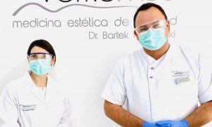 Tras una exhaustiva desinfección de la clínica, y la adopción de las medidas necesarias, la clínica Verkomed, de la mano de la Doctora Prieto, ha abierto de nuevo sus puertas con total normalidad